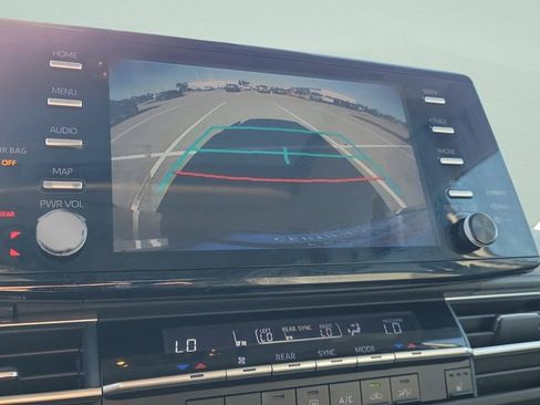 Used 2021 Toyota Sienna XLE FWD image 19