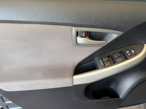 Used 2015 Toyota Prius Two FWD image 9
