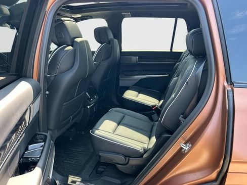 New 2027 Cadillac Vistiq Sport w/ LPO, Floor Liner Package AWD/4WD image 11