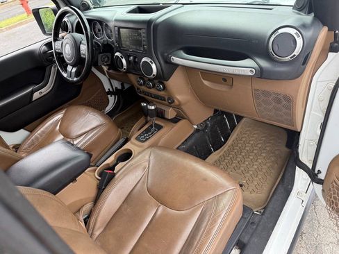 Used 2013 Jeep Wrangler Rubicon w/ PWR Convenience Group AWD/4WD image 12