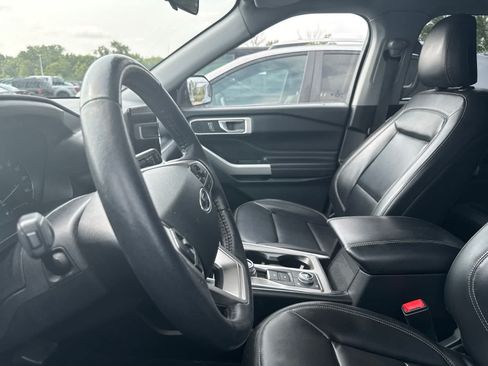 Used 2021 Ford Explorer XLT w/ Equipment Group 202A AWD/4WD image 33