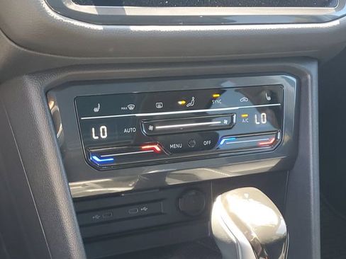 Used 2024 Volkswagen Tiguan SE w/ Panoramic Sunroof Package image 20