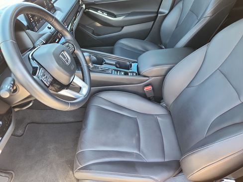 Used 2024 Honda Accord Touring image 9