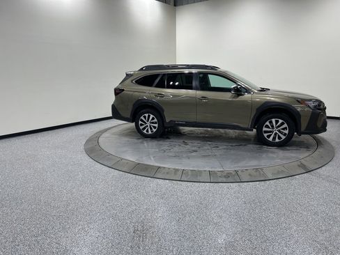 Used 2023 Subaru Outback Premium image 5