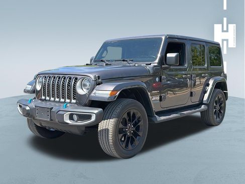 Used 2022 Jeep Wrangler Unlimited Sahara w/ Cold Weather Group AWD/4WD image 2