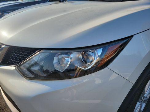 Used 2018 Nissan Rogue Sport SV FWD image 5