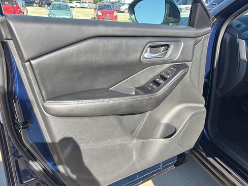 Used 2025 Nissan Rogue SV AWD/4WD image 10