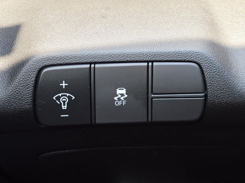 Used 2025 Hyundai Elantra Sport FWD image 14