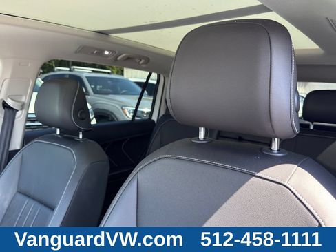 Used 2023 Volkswagen Tiguan SE w/ Panoramic Sunroof Package FWD image 14