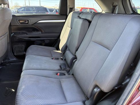Used 2018 Toyota Highlander LE image 15