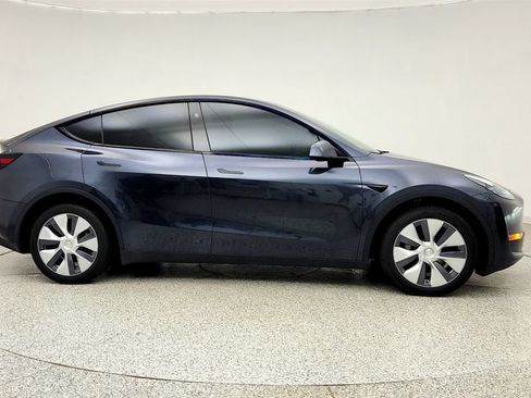 Used 2024 Tesla Model Y Long Range AWD/4WD image 4