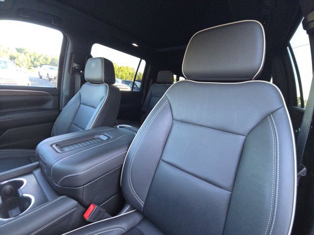 Used 2024 Chevrolet Suburban Premier w/ Premium Package AWD/4WD image 31