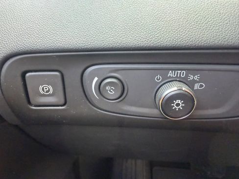 Used 2018 Buick Enclave Essence AWD/4WD image 17