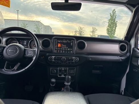 Used 2021 Jeep Gladiator Sport AWD/4WD image 17