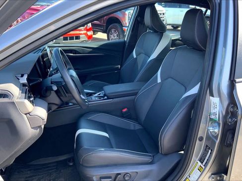 Used 2025 Toyota Camry SE image 8