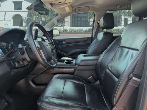 Used 2017 Chevrolet Suburban LT RWD image 11