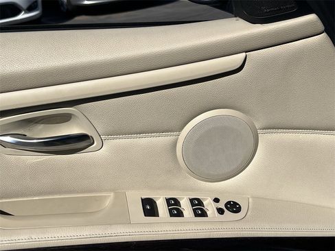 Used 2012 BMW 335i Convertible image 21