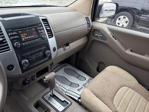 Used 2013 Nissan Frontier SV image 20
