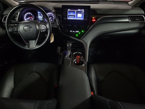Used 2024 Toyota Camry SE image 11