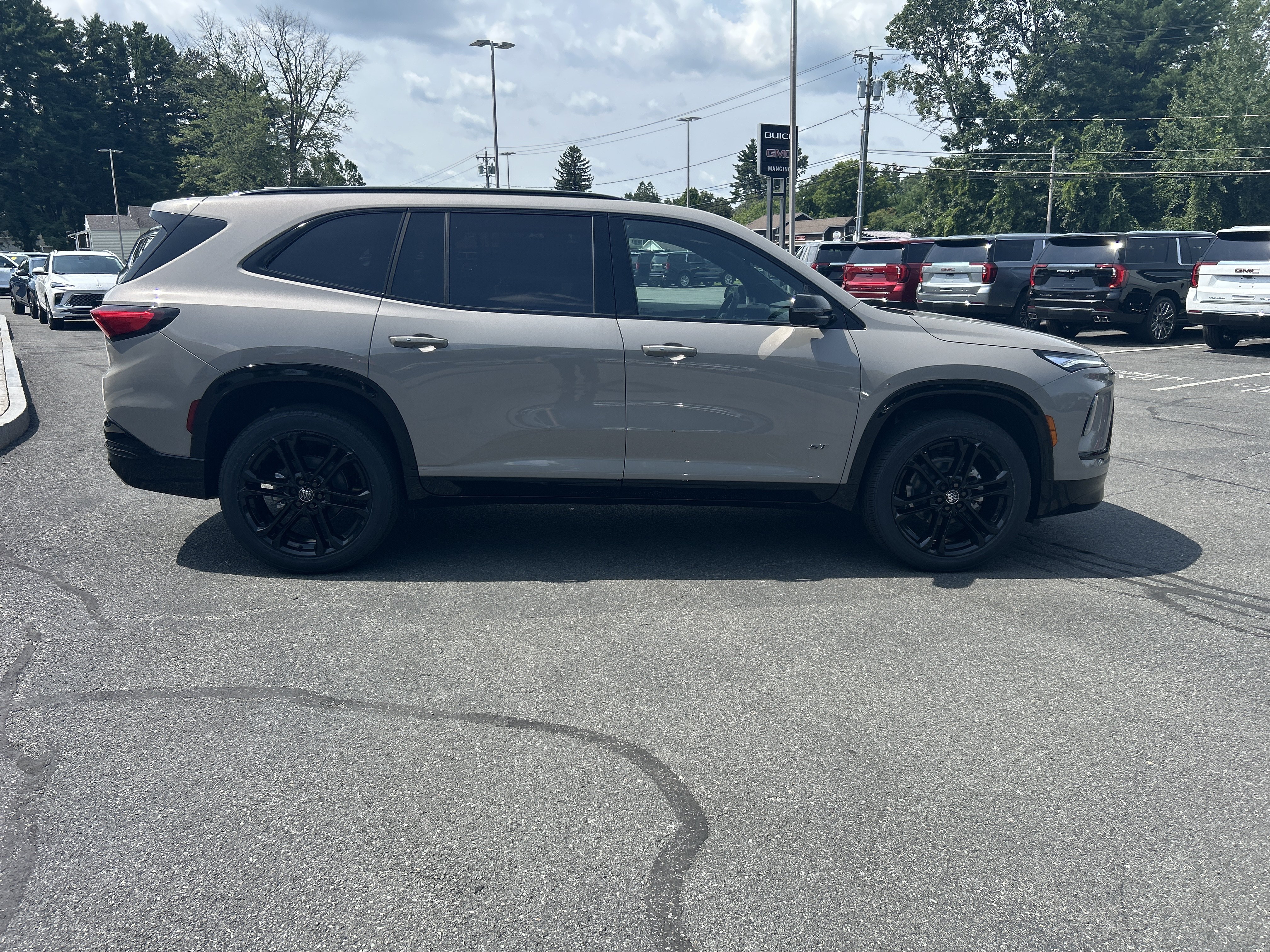 Used 2026 Buick Enclave Sport Touring w/ Power Package AWD/4WD image 31