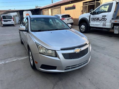 Used 2014 Chevrolet Cruze LT FWD image 2