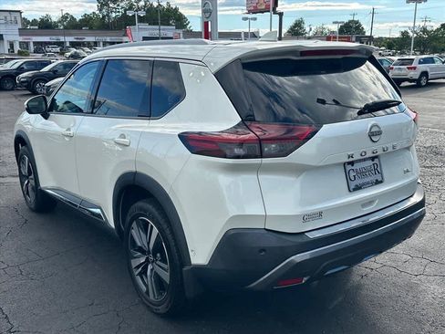 Used 2023 Nissan Rogue SL w/ SL Premium Package FWD image 5