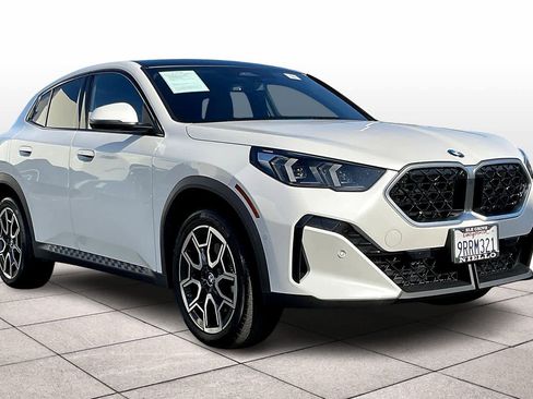 Used 2025 BMW X2 xDrive28i w/ Premium Package image 2