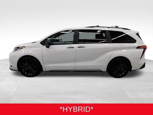 Used 2025 Toyota Sienna XSE image 5