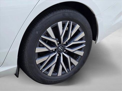 Used 2025 Nissan Altima 2.5 SV FWD image 22