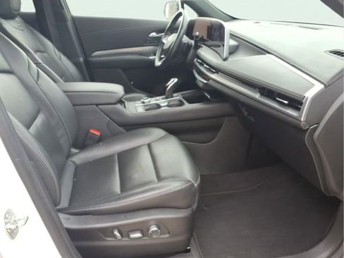 Used 2024 Cadillac XT4 Premium Luxury image 25