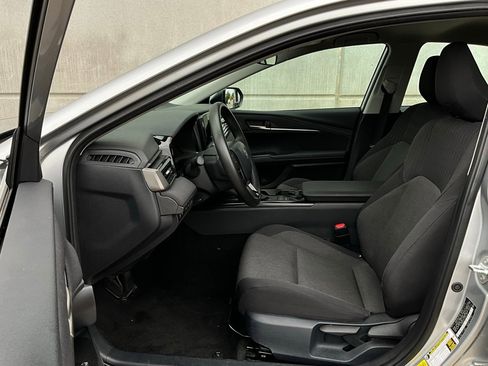 Used 2025 Toyota Camry LE image 10