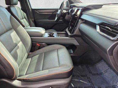 Used 2025 GMC Acadia AT4 AWD/4WD image 29