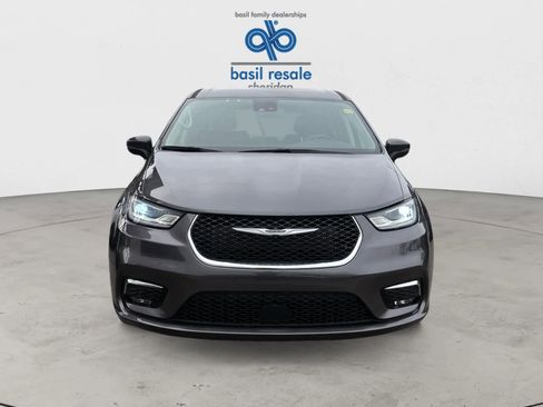 Used 2023 Chrysler Pacifica Touring-L FWD image 10