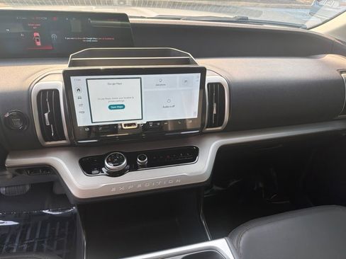 Used 2025 Ford Expedition Active AWD/4WD image 23