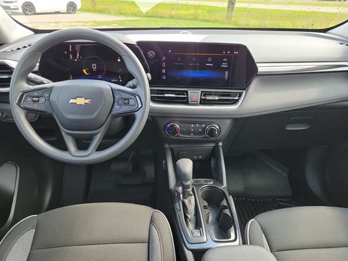 Used 2025 Chevrolet TrailBlazer LS FWD image 29