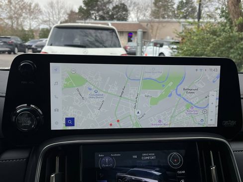 Used 2025 Lexus LX 600 4WD w/ Luxury Package image 39