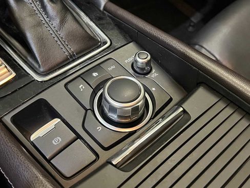 Used 2017 MAZDA MAZDA3 Touring w/ Popular Equipment Package image 27