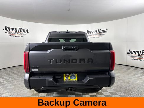 Used 2022 Toyota Tundra SR5 w/ SR5 Convenience Package AWD/4WD image 7