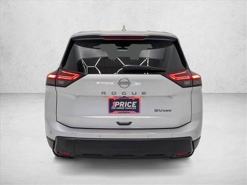 Used 2024 Nissan Rogue SV image 7