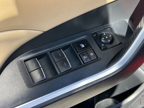 Used 2023 Toyota RAV4 XLE Premium image 23