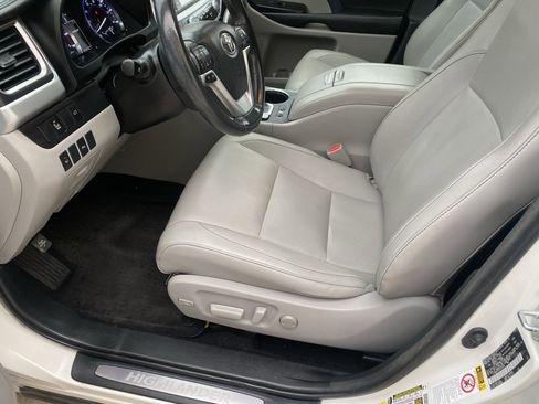 Used 2015 Toyota Highlander Limited Platinum image 13