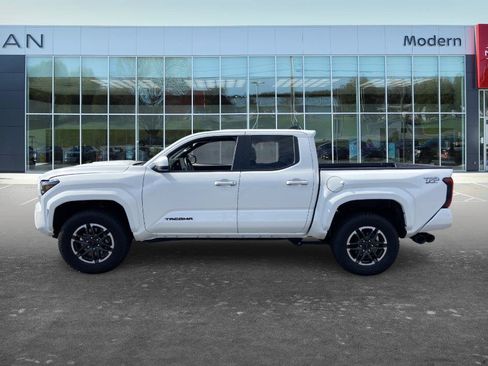 Used 2025 Toyota Tacoma TRD Sport AWD/4WD image 8