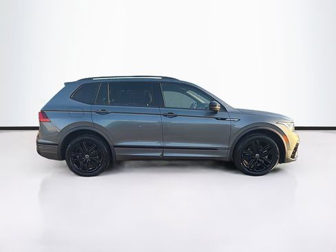 Used 2022 Volkswagen Tiguan SE R-Line FWD image 2