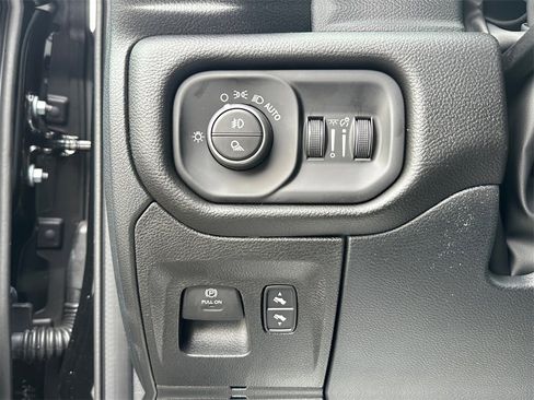 New 2026 RAM 1500 4x4 Crew Cab image 31