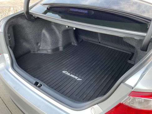 Used 2017 Toyota Camry SE image 32