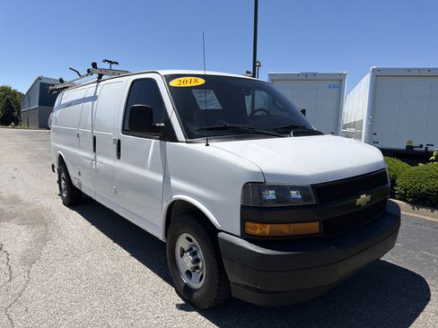 Used 2018 Chevrolet Express 2500 Extended RWD image 2