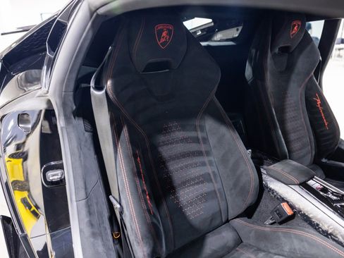 Used 2018 Lamborghini Huracan Performante image 32