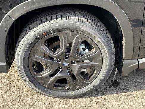 Used 2025 Subaru Ascent Bronze Edition image 11