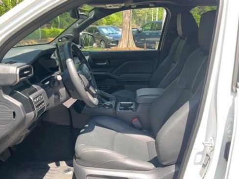 Used 2025 Toyota 4Runner Limited image 5