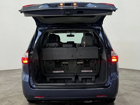 Used 2015 Toyota Sienna LE FWD image 12